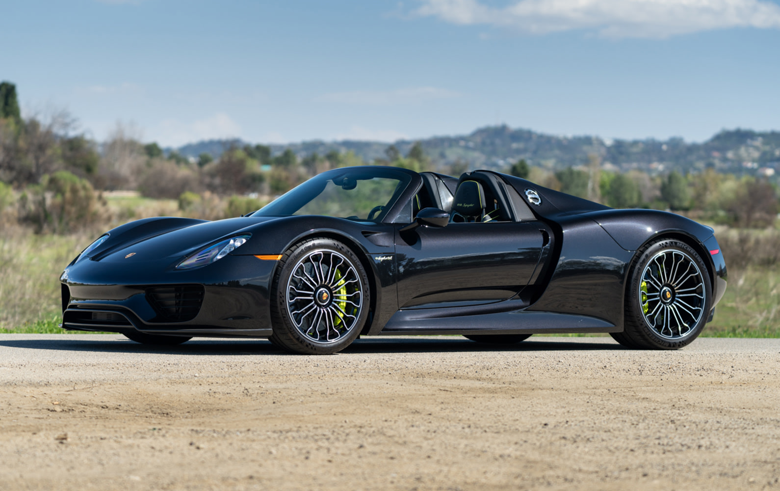 2015 Porsche 918 Spyder (1)