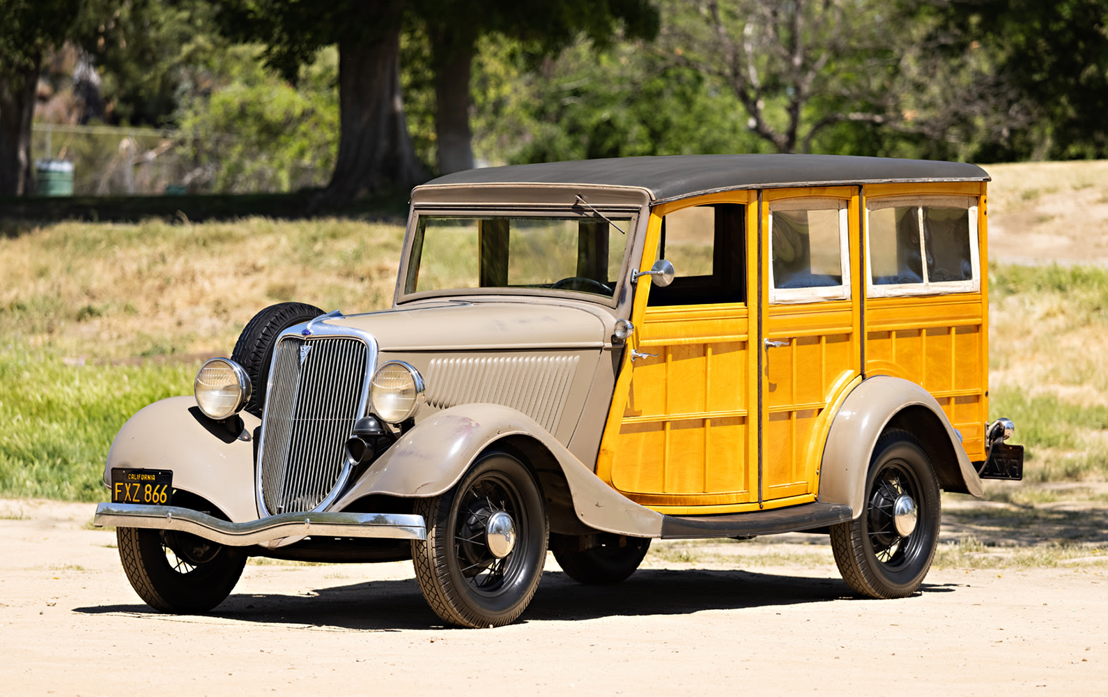 1934 Ford V8 Station Wagon (1)