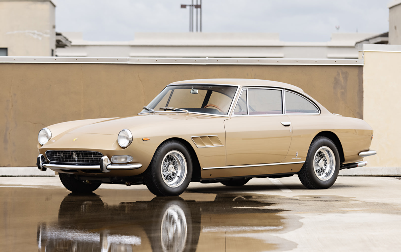 1966 Ferrari 330 GT 2+2 (1)