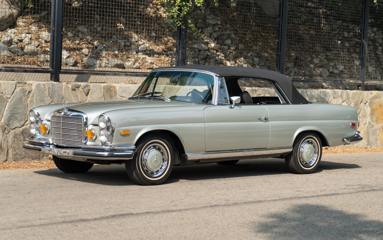 1971 Mercedes-Benz 280 SE 3.5 Cabriolet (2)