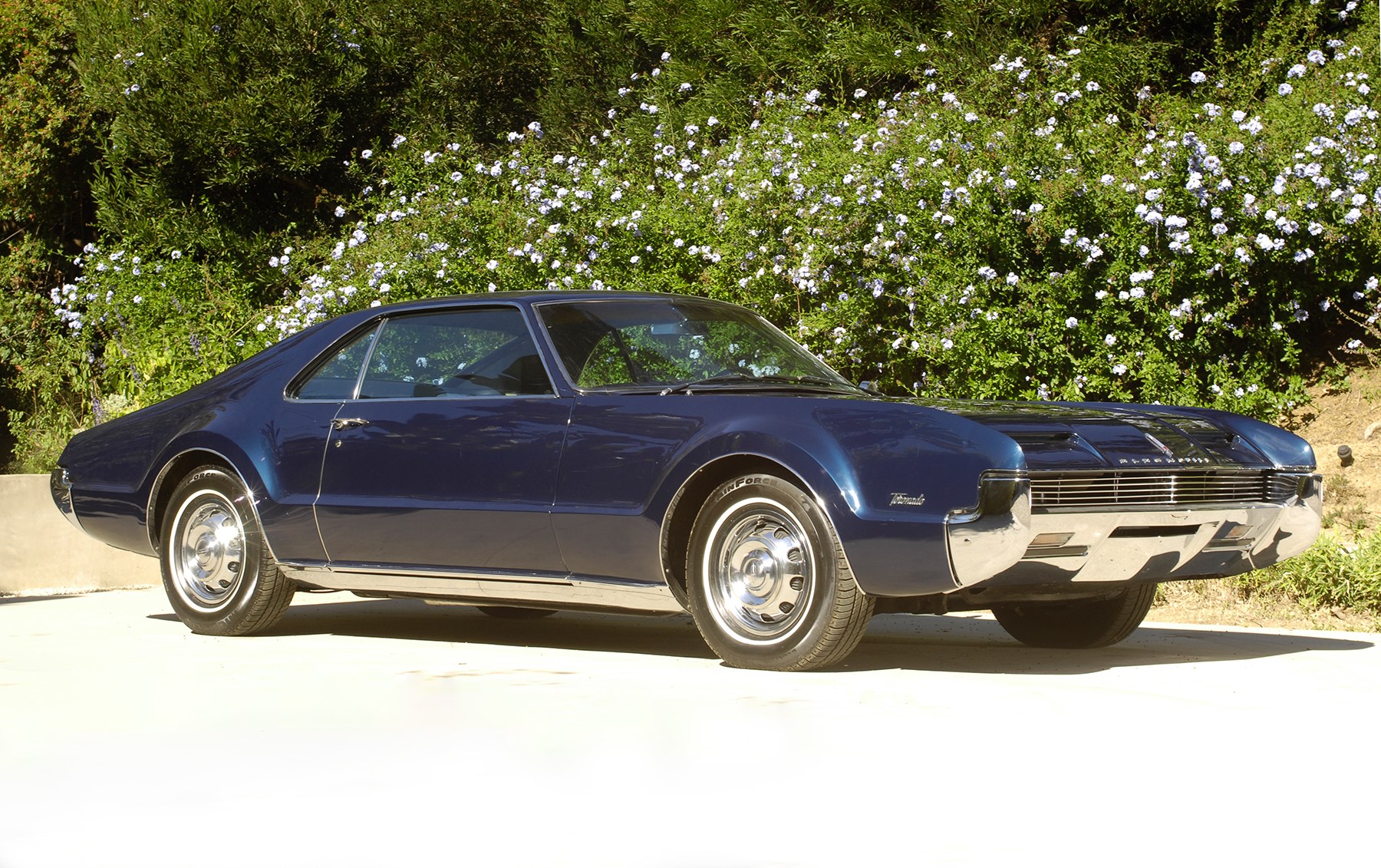 1966 Oldsmobile Tornado Deluxe