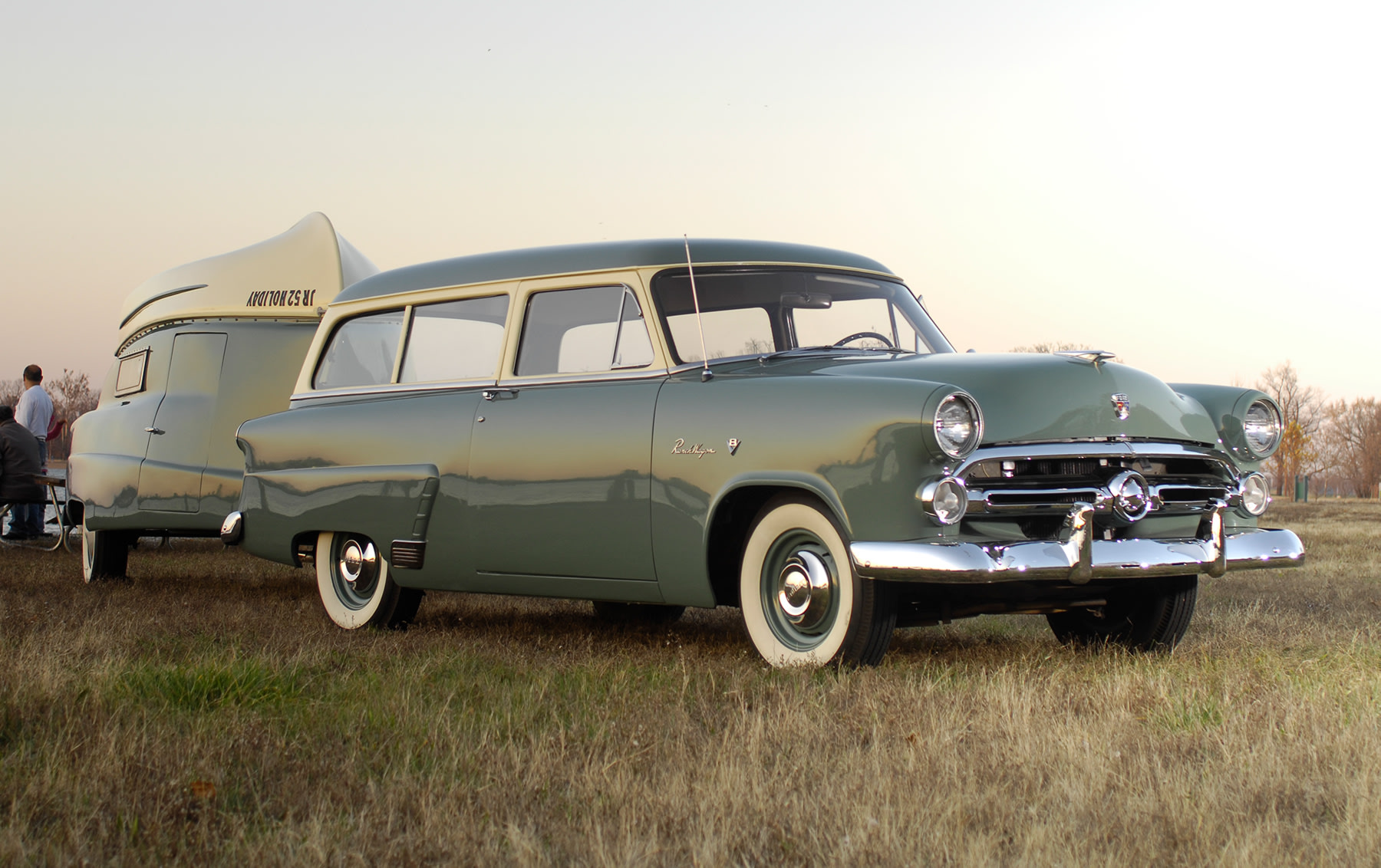 1952 Ford Ranch Wagon With Kom-Pak Trailer