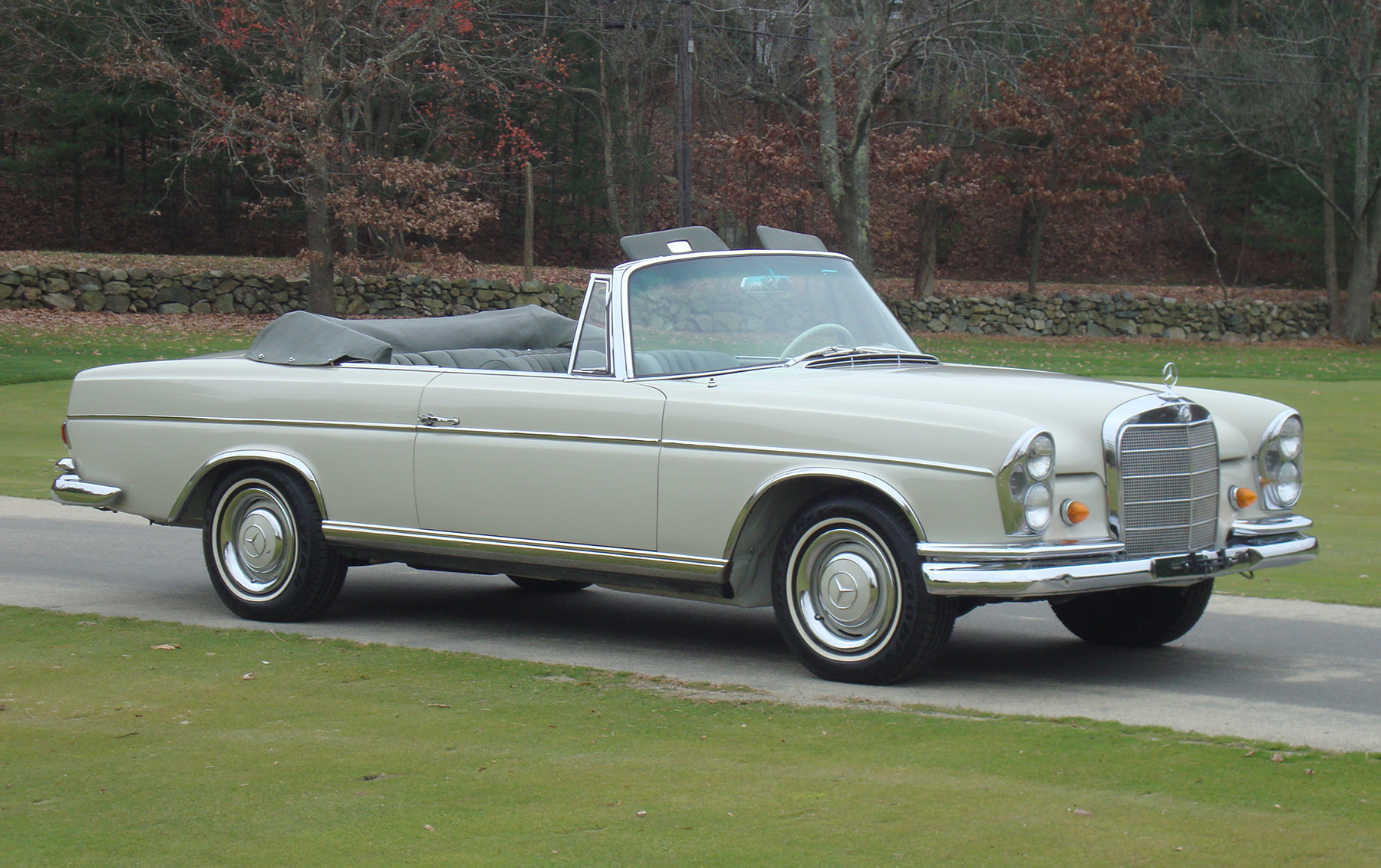 1967 Mercedes-Benz 300 SE Cabriolet (1)