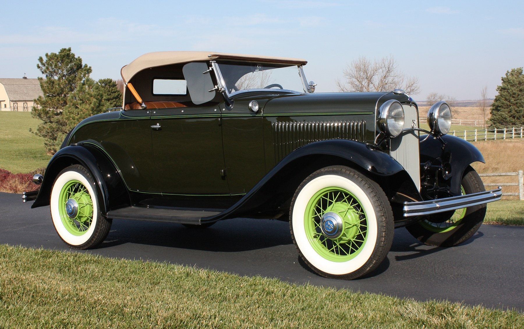 1932 Ford Model 18 V-8 Deluxe Roadster