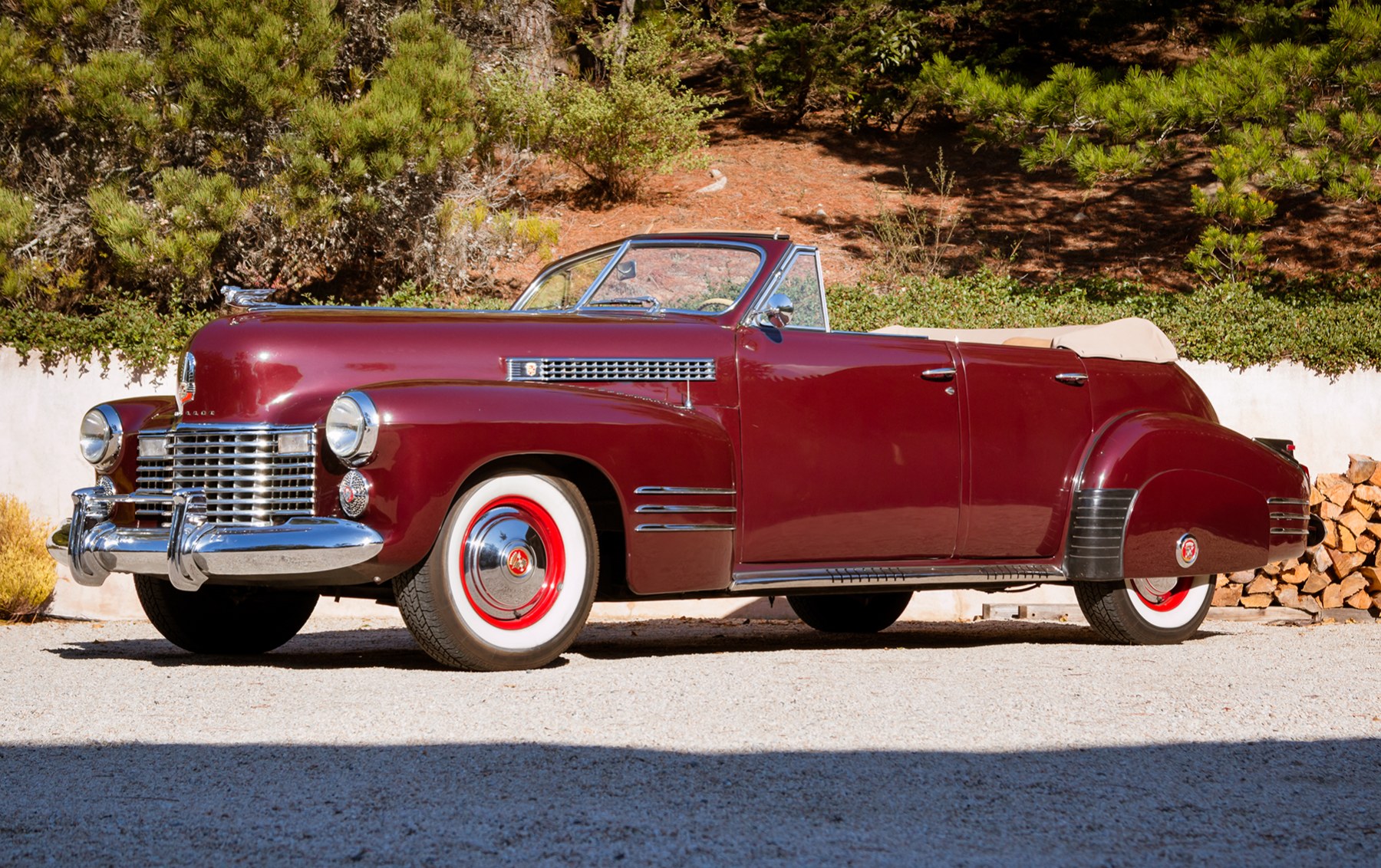 1941 Cadillac Series 62 Convertible Sedan(2)