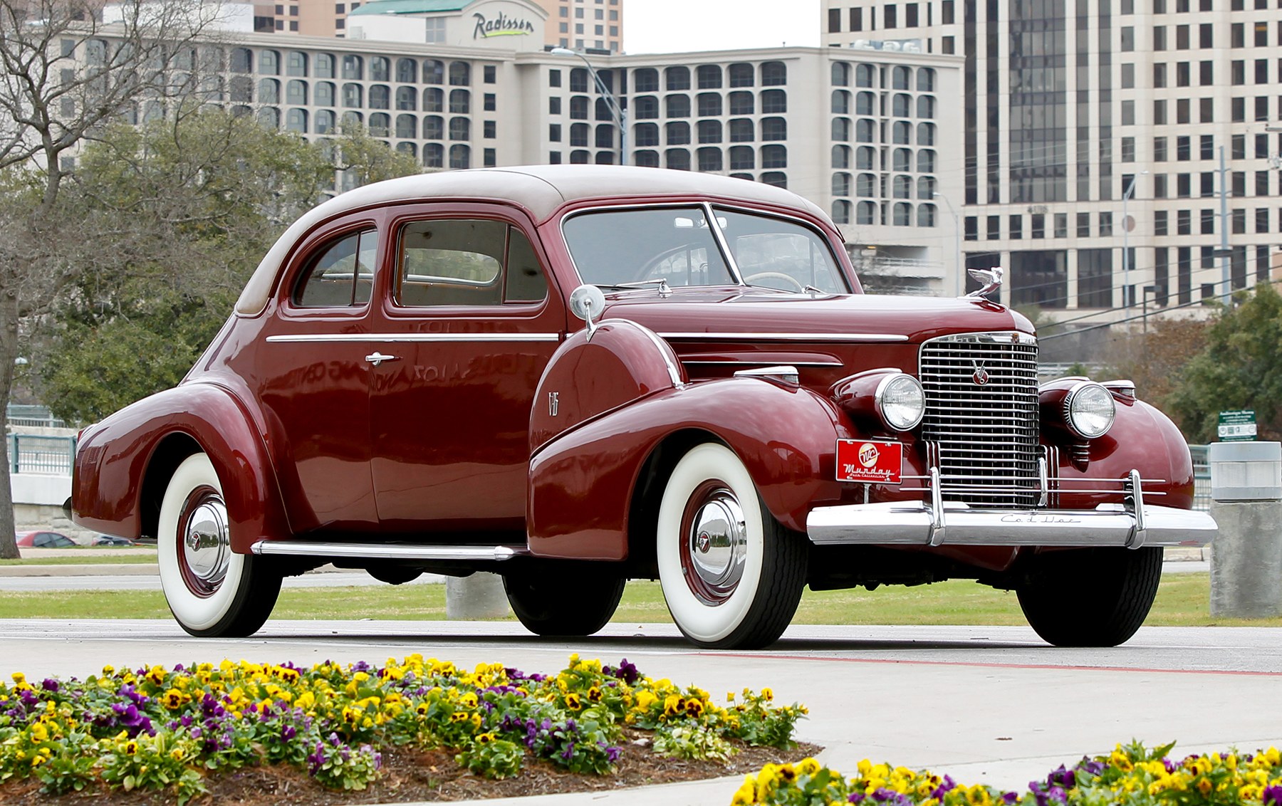 1940 Cadillac Series 90 V-16 Sport Coupe-2