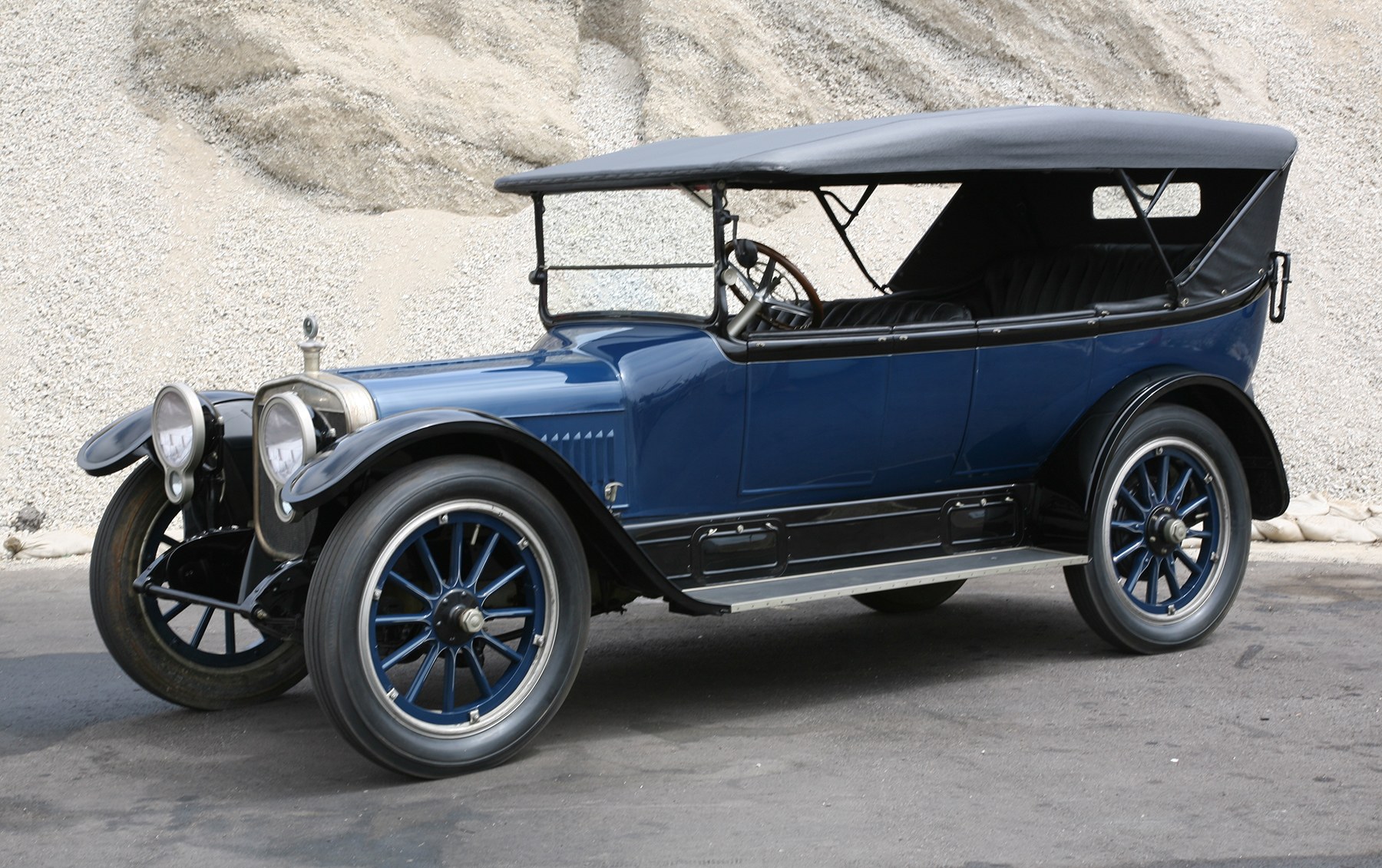 1916 Winton Model 33 Touring Car