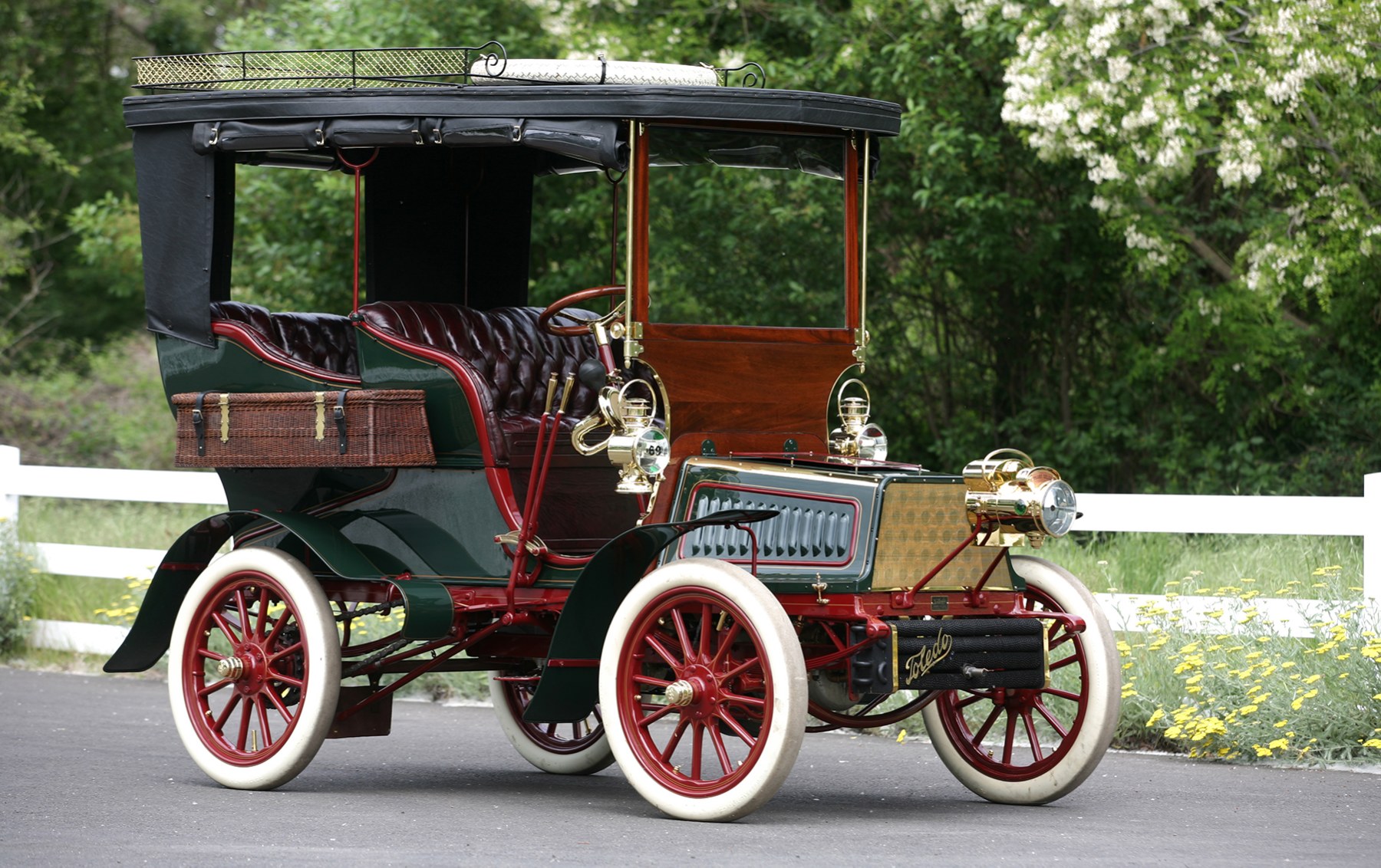 1903 Toledo 12-Horsepower Rear-Entrance Touring Car