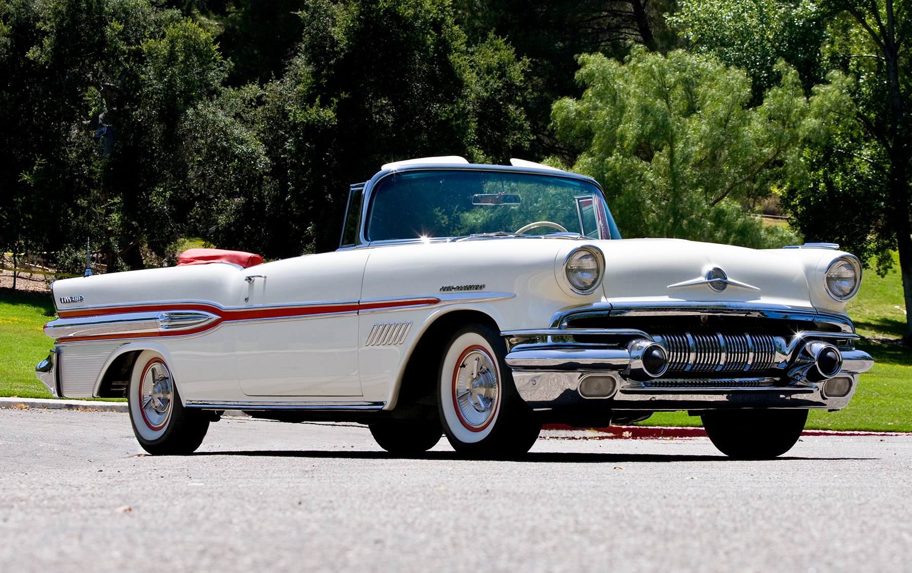 1957 Pontiac Bonneville Fuel-Injected Convertible-2