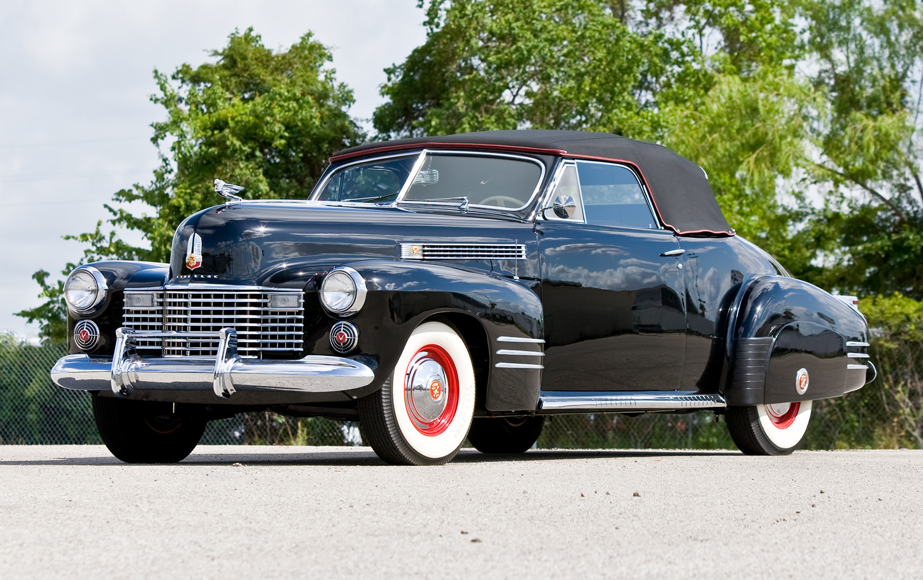 1941 Cadillac Series 62 Convertible Coupe-3