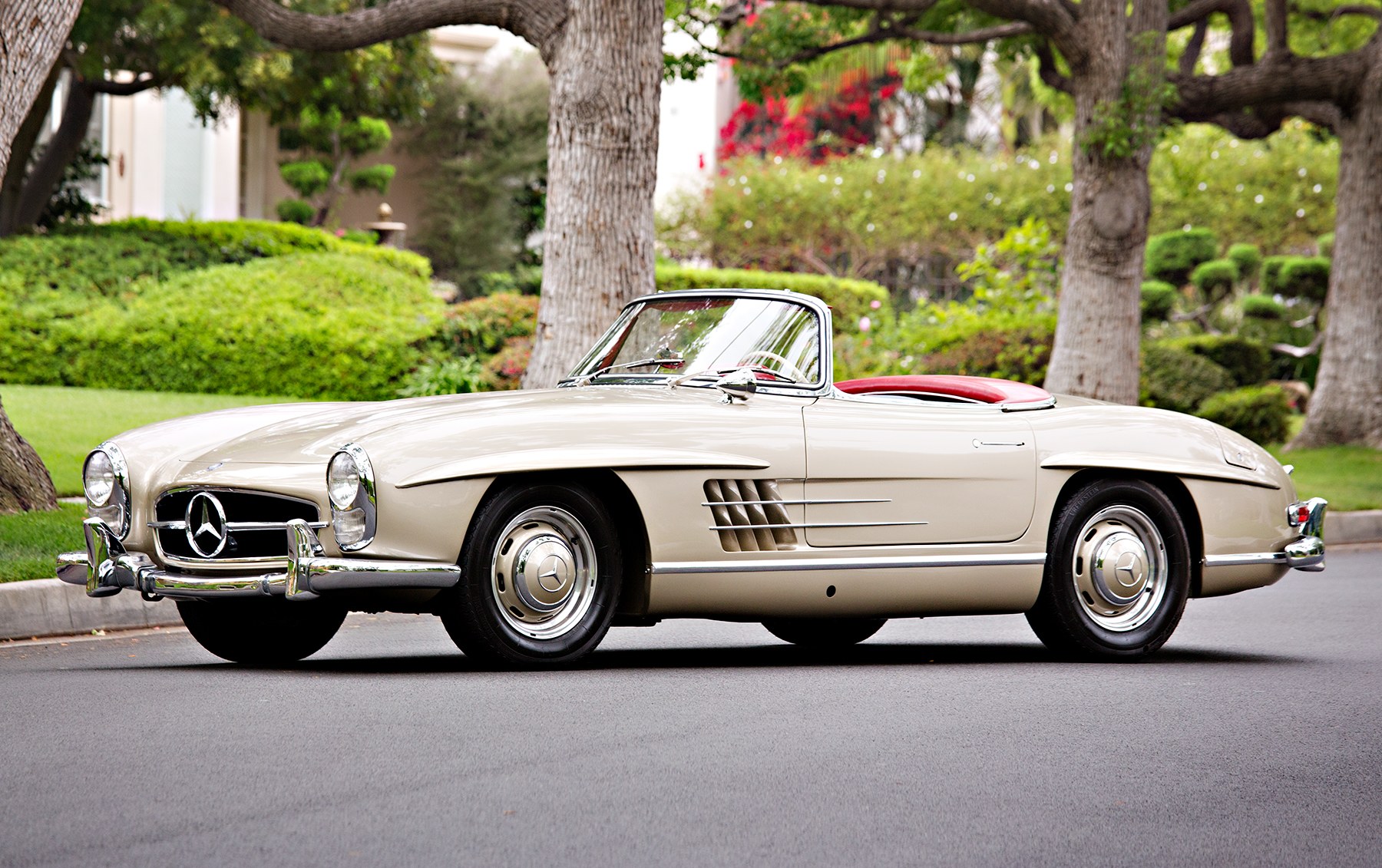 1963 Mercedes-Benz 300 SL Roadster (2)