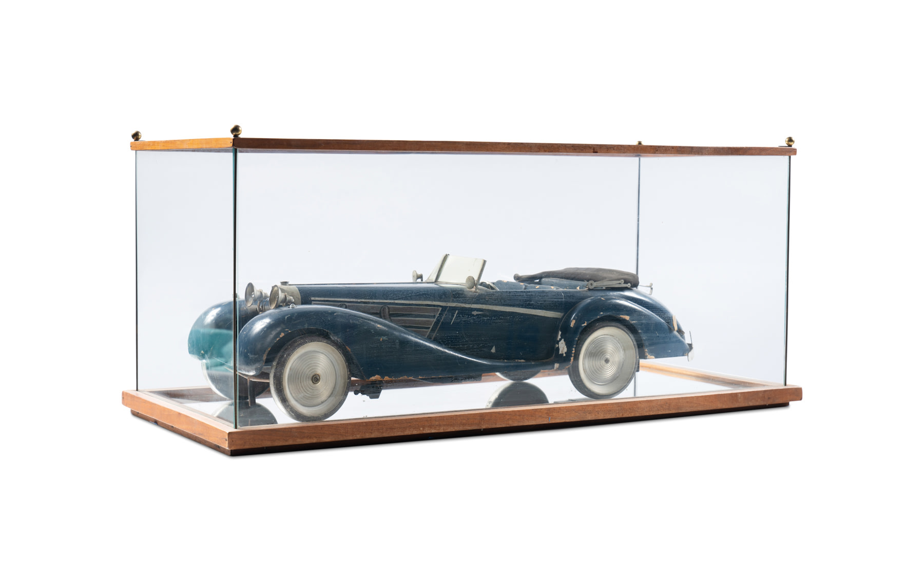 1:8 Scale Model of Prewar Car