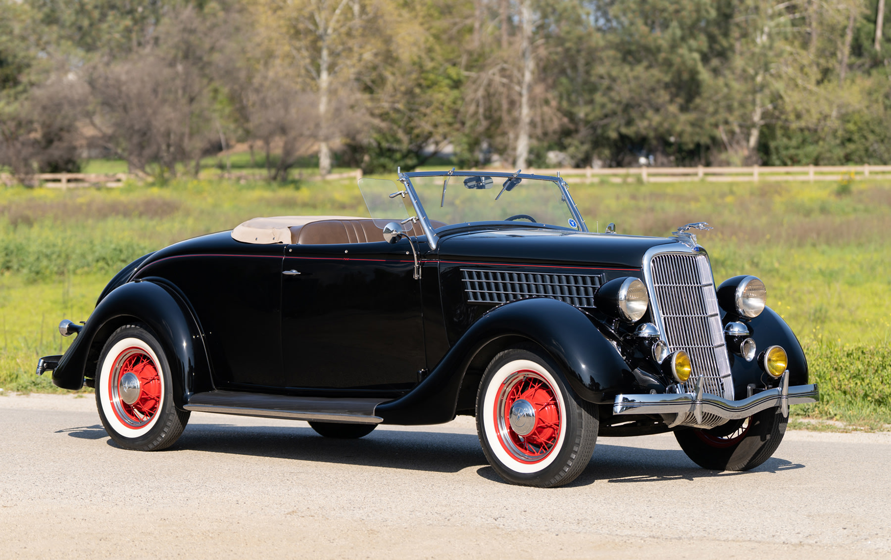 1935 Ford Model 48 Deluxe Roadster