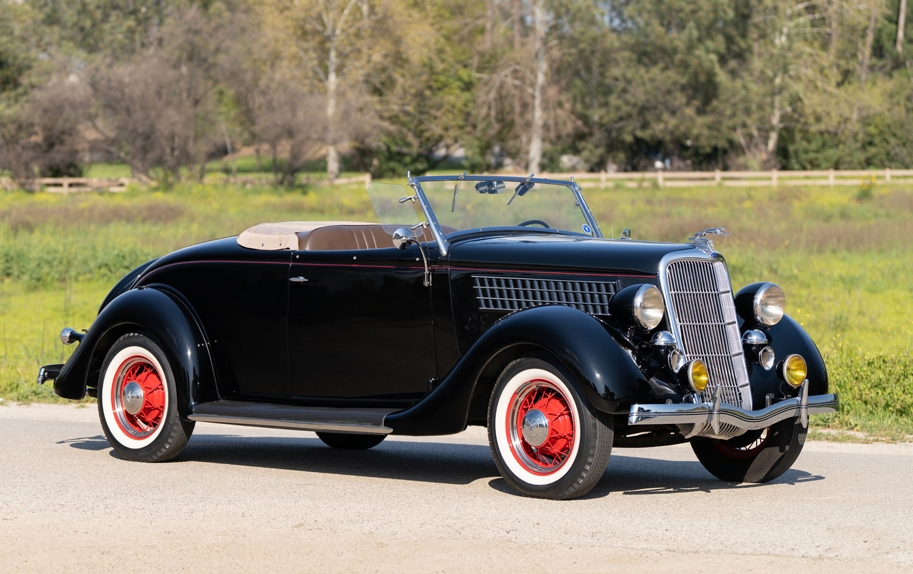 1935 Ford V8 Deluxe Roadster