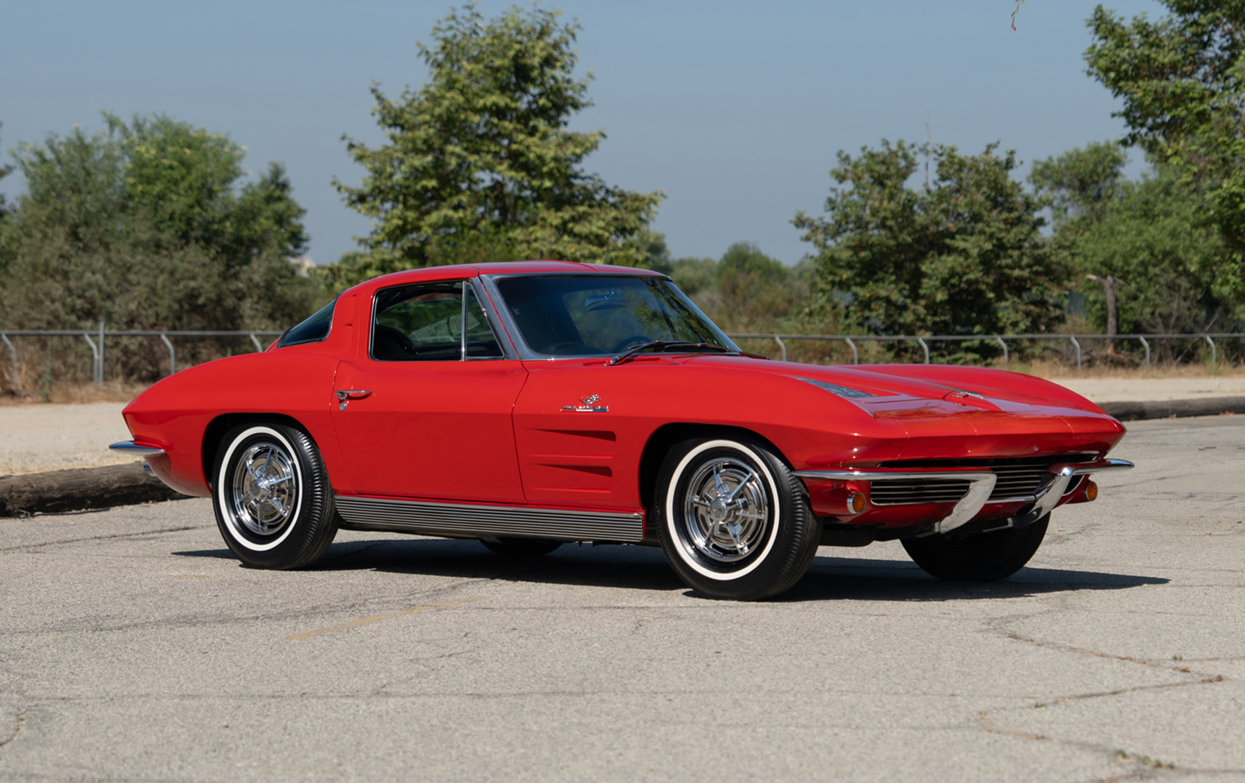 1963 Chevrolet Corvette Z06 Big Tank Split-Window Coupe (PB24)