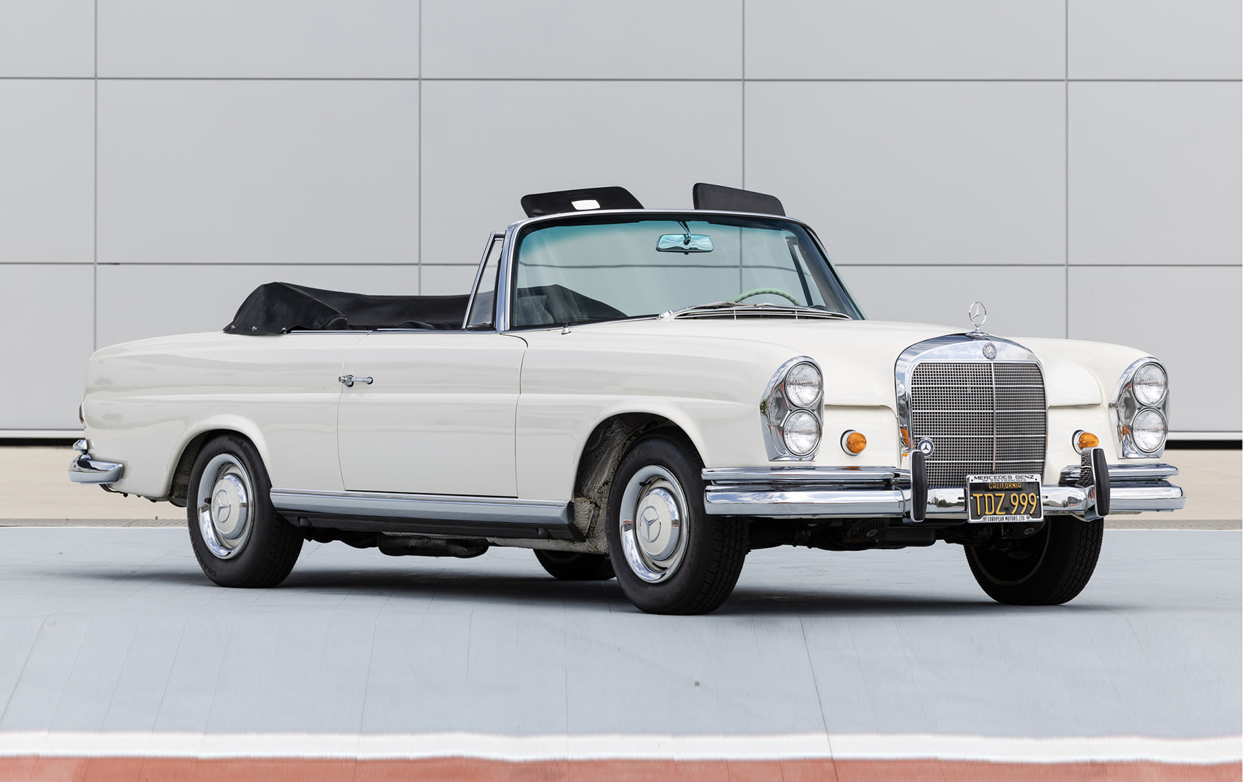 1966 Mercedes-Benz 250 SE Cabriolet (PB24)