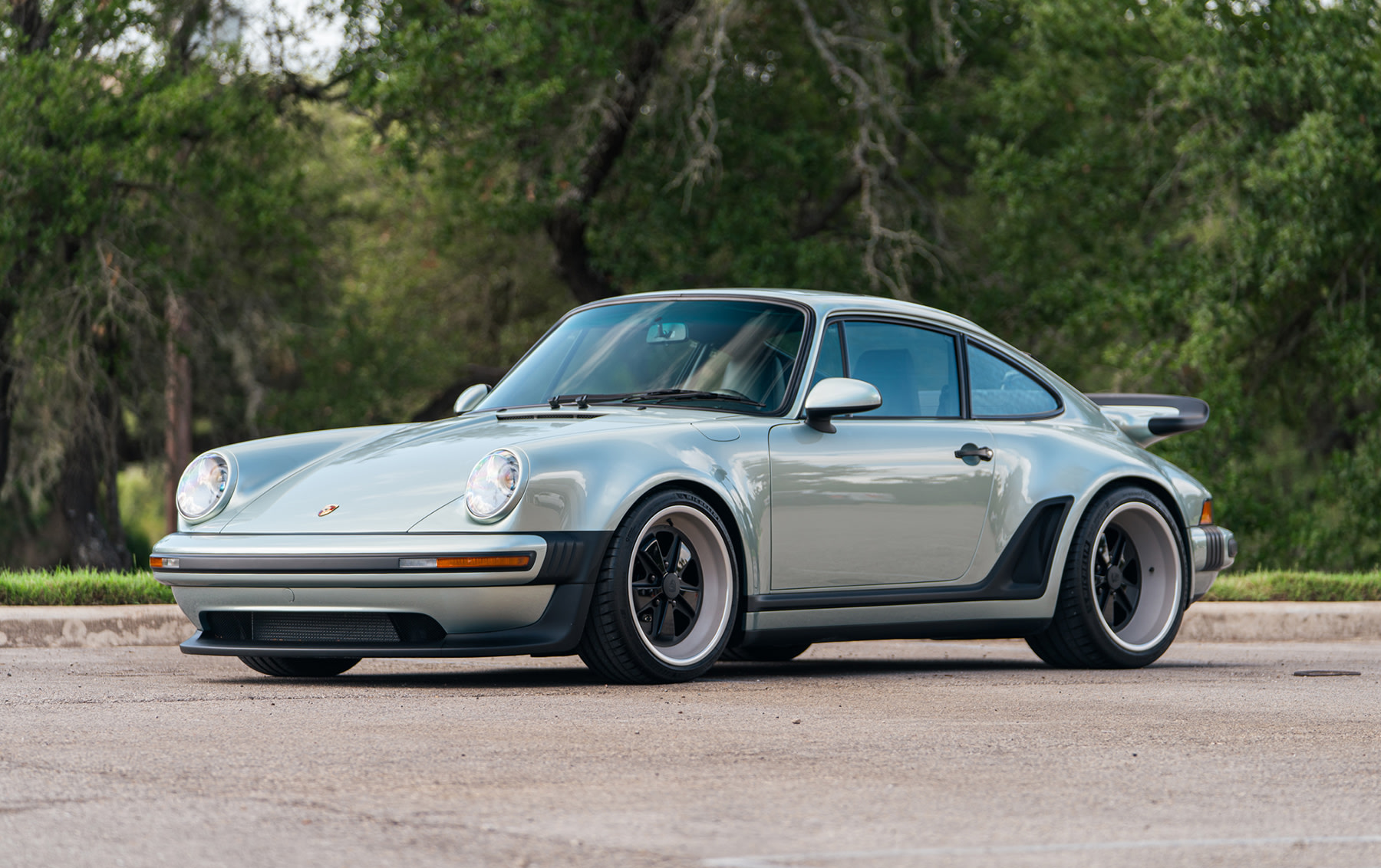 1990 Porsche 911 Classic Turbo Reimagined by Singer