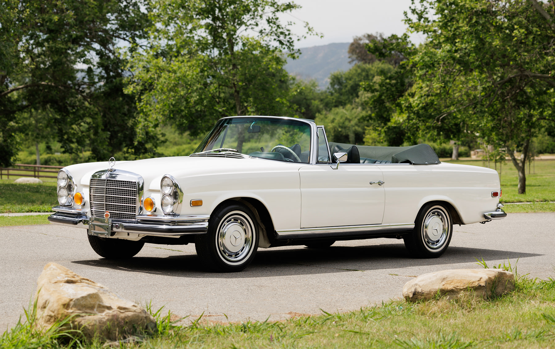 Mercedes-Benz 280SE 3.5 Cabriolet — auction results and sold prices