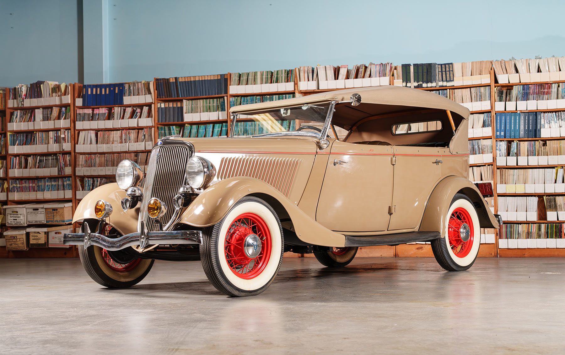 1934 Ford V8 Deluxe Phaeton (SL25)