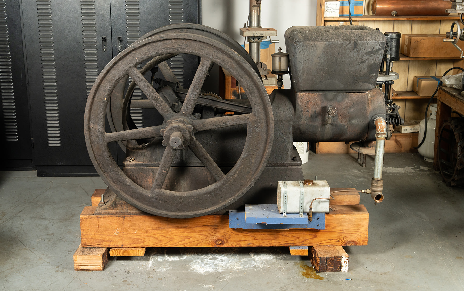 Large Stationary Sandow Hit-and-Miss Engine