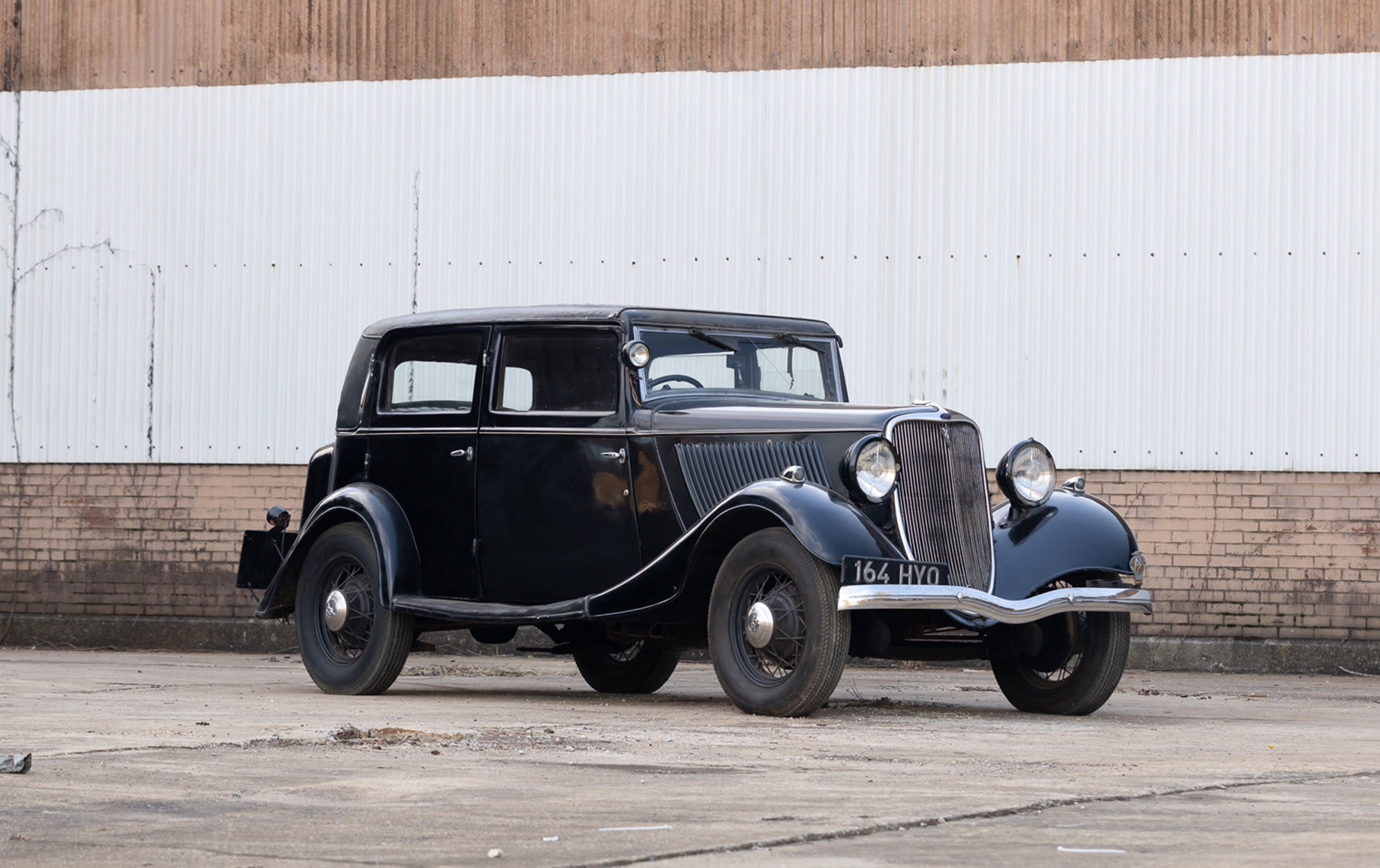 1934 Ford V8 Model 40 Sport Saloon