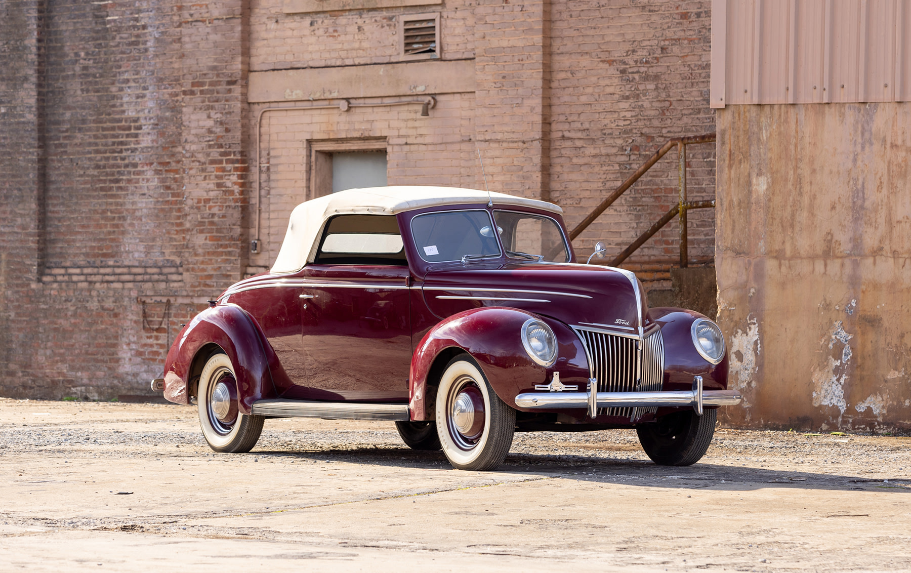 1939 Ford V8 Deluxe Convertible Coupe