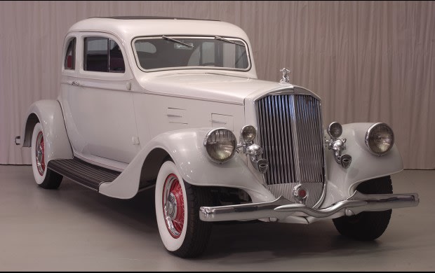 1934 Pierce-Arrow 840-A Silver Arrow Club Sedan