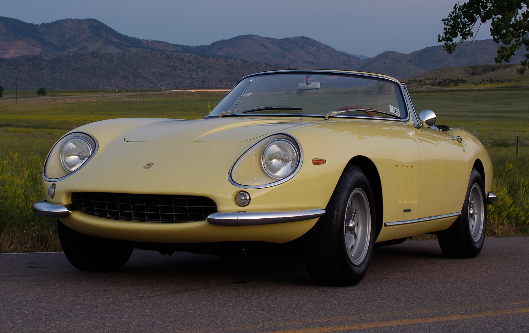 FERRARI 275 GTB/4 NART SPYDER 1967 WITH CAPOTE 1:43 Best Model Auto
