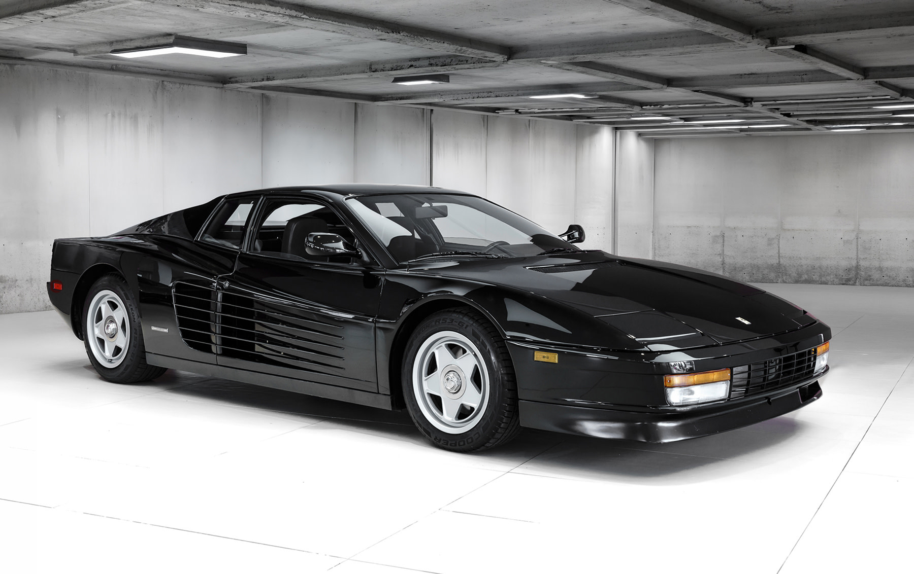 1988 Ferrari Testarossa — photo 1 of 1