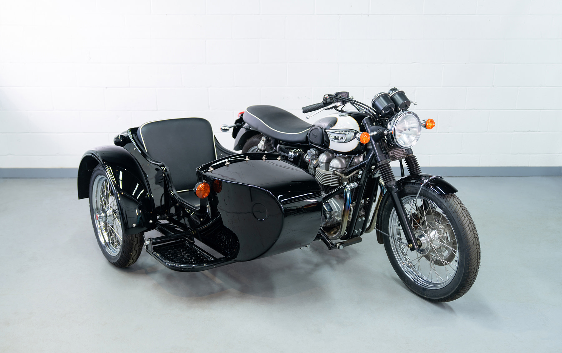 2004 Triumph Bonneville T100 with DMC Sidecar — photo 1 of 1