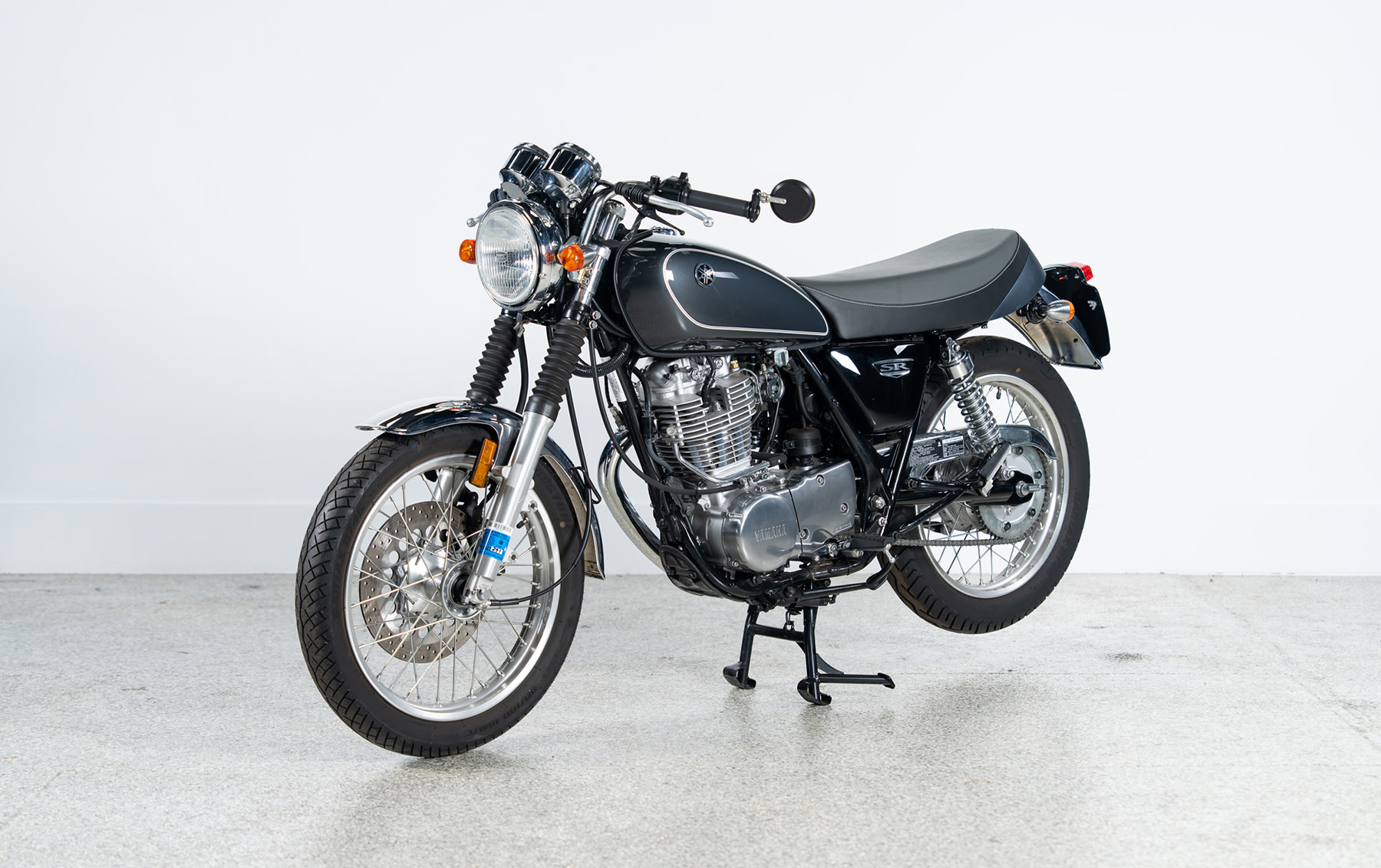 2015 Yamaha SR400 — photo 1 of 1