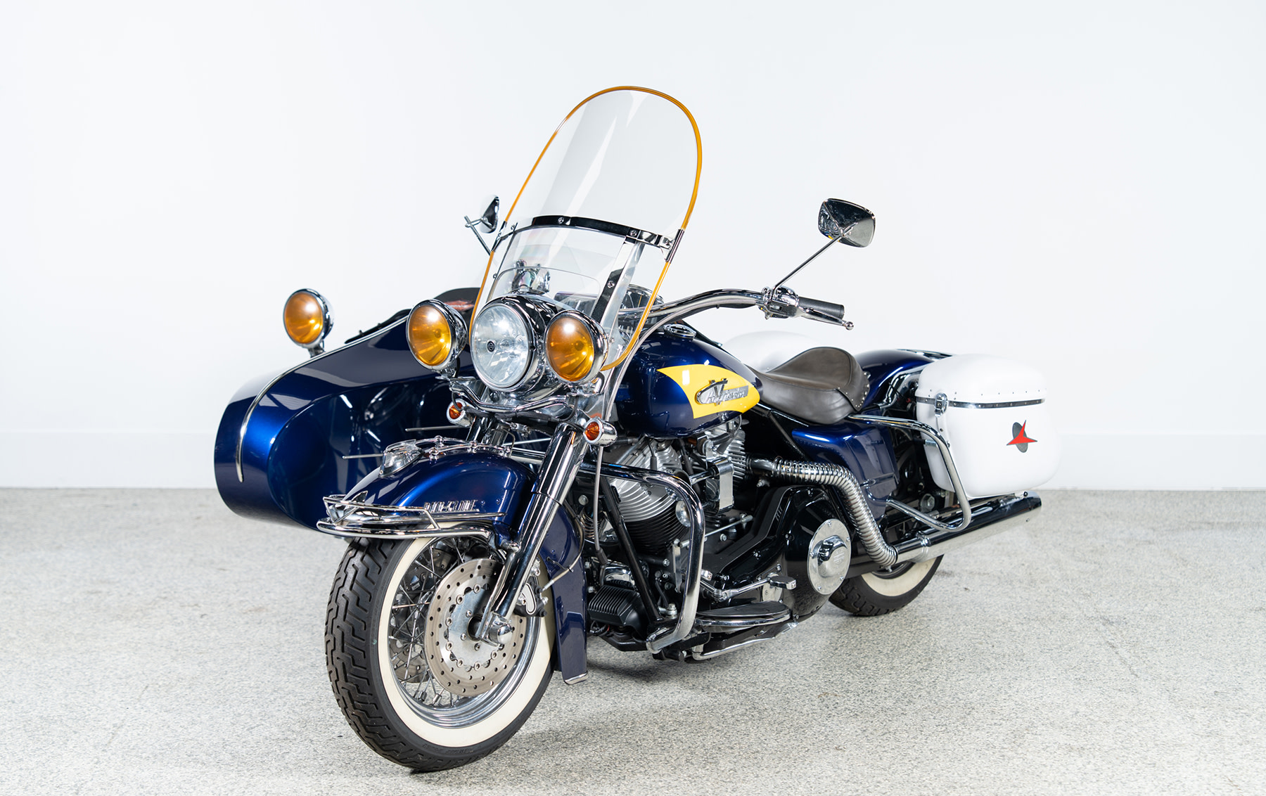 2006 Harley-Davidson FLHRI Road King with Liberty Sidecar — photo 1 of 1